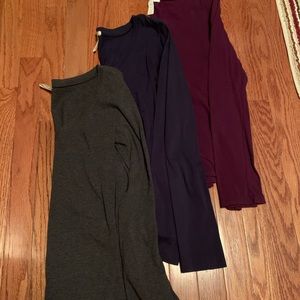 BUNDLE 3 long sleeve v-neck tees size large